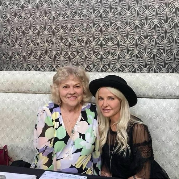 Meet your Posher, Laura - Picture 6 of 8